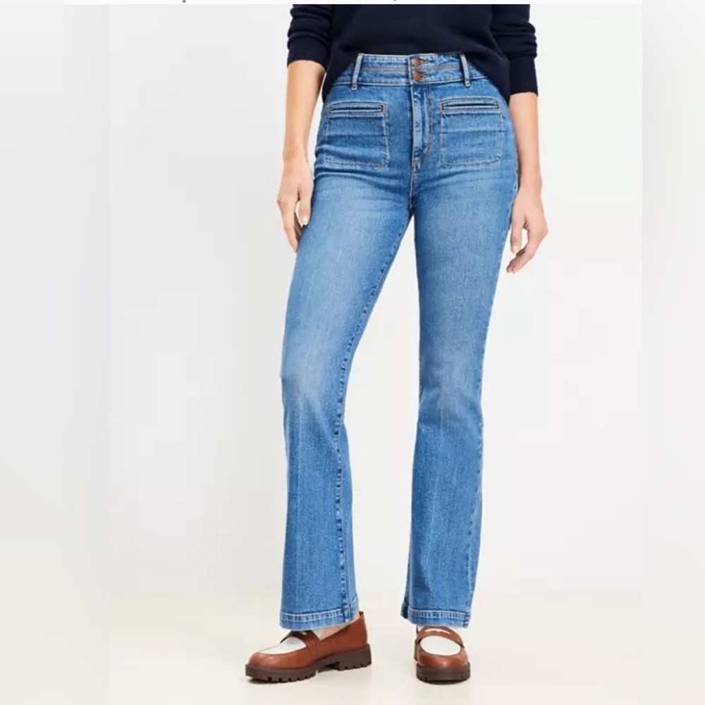 Ann Taylor LOFT Curvy High Rise Slim Flare Jeans In size 6/28